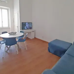 https://casa-brezza-marina.it-tuscanyhotel.com